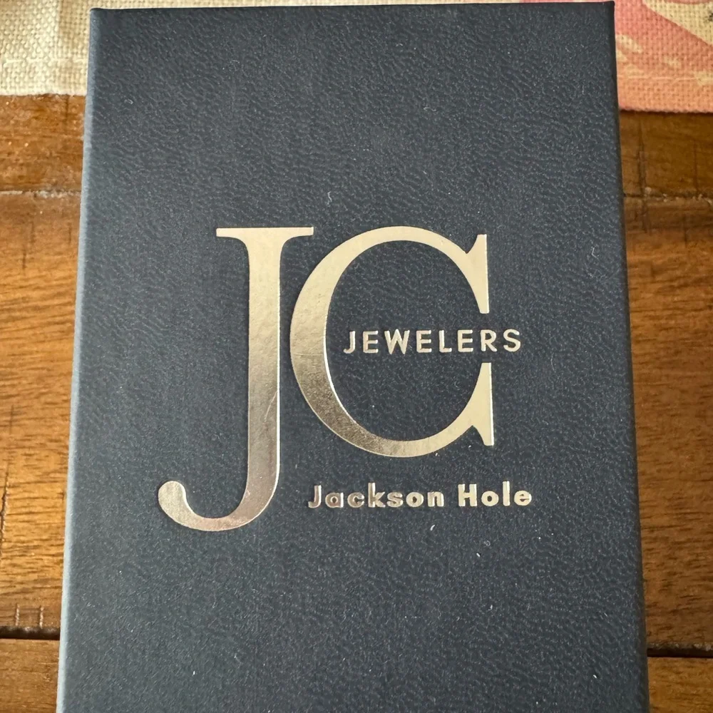 14k White Gold Mountain Outline Necklace 18” - Picture 7 of 15